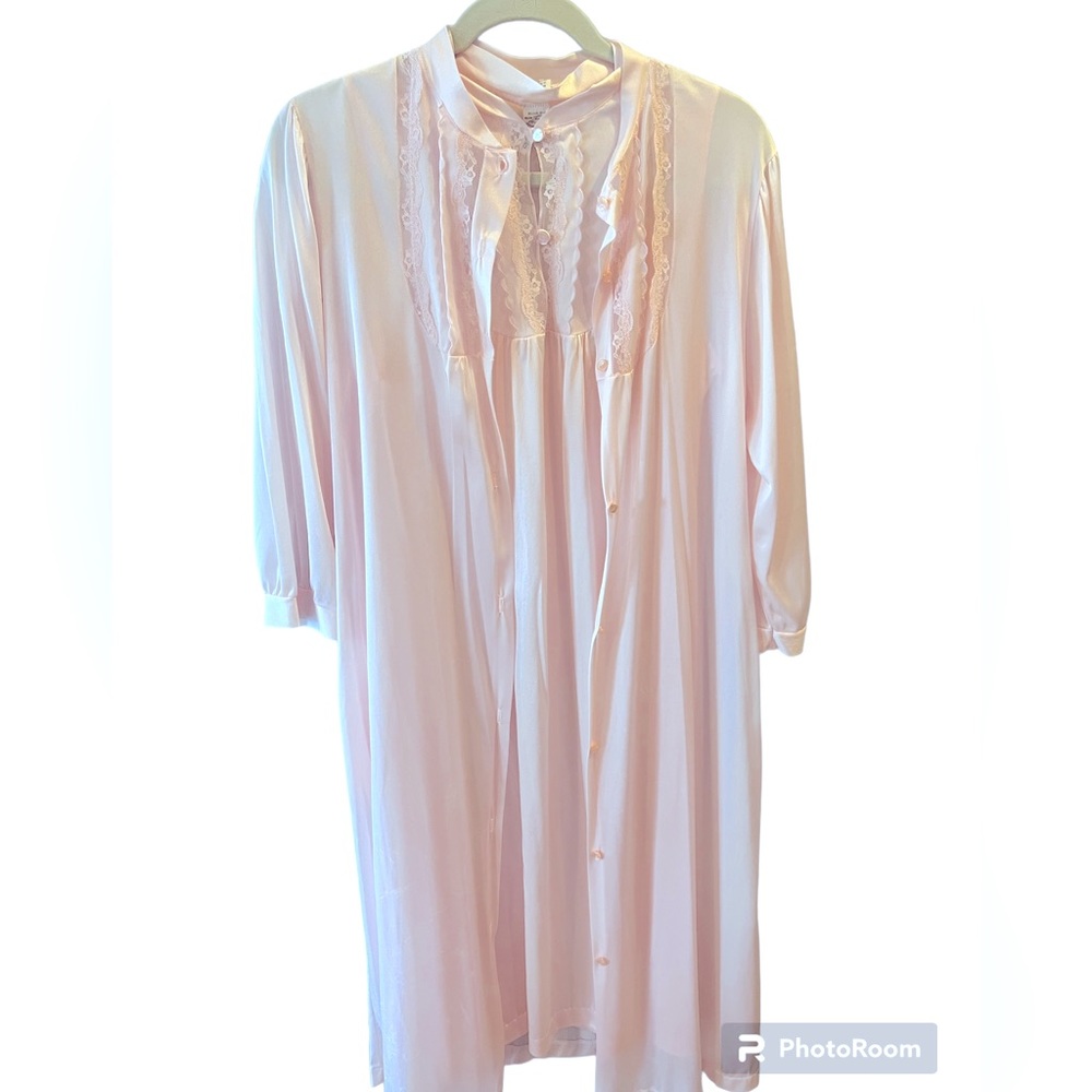 Vintage Soft Pink Sleeveless Nightgown with Matching Button Down Robe. Size = M